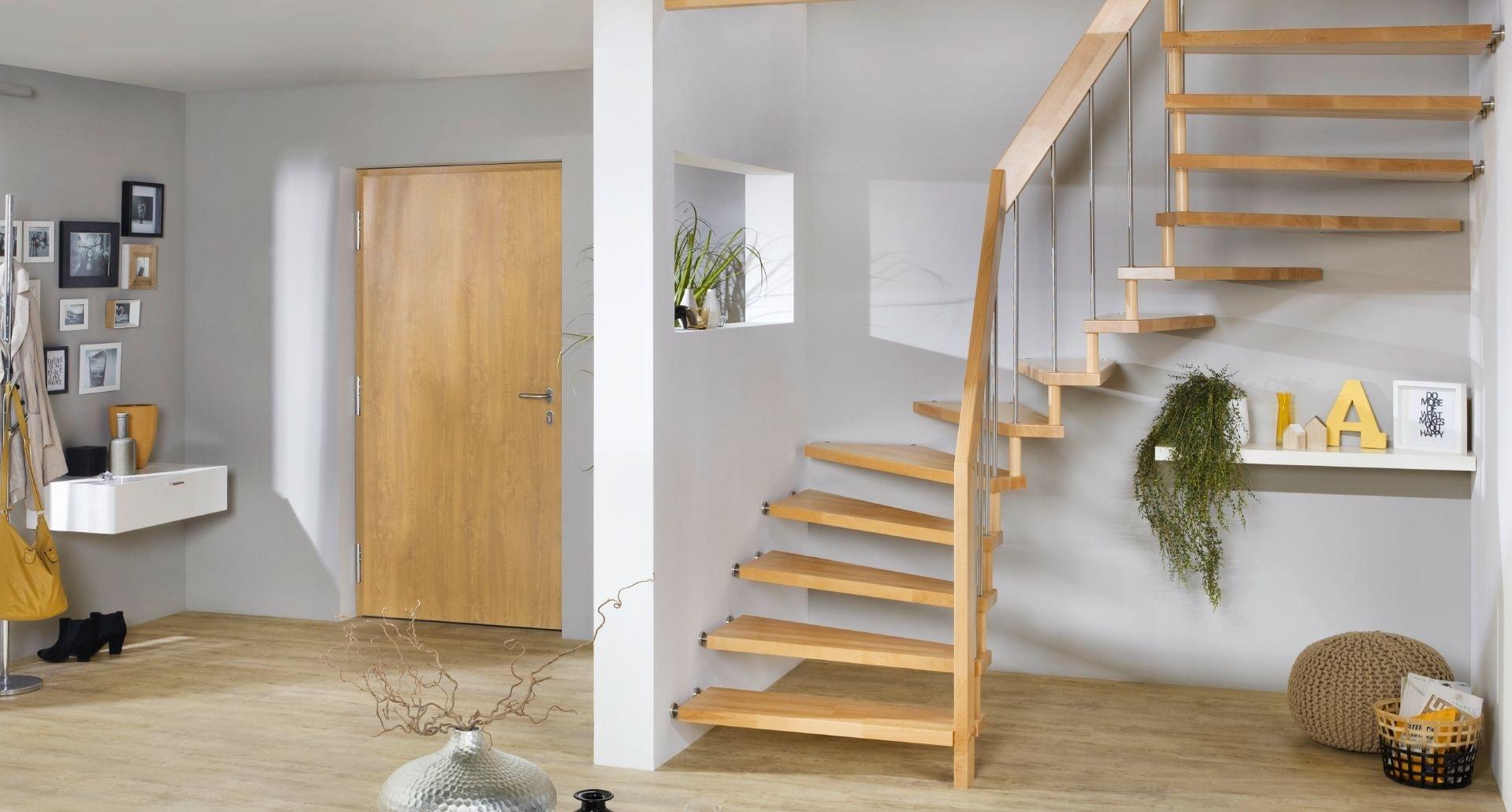 Holztreppe Viva halbgewendelte Buchertreppe Treppengeländer mit  Edelstahl Stäben und Holzhandlauf